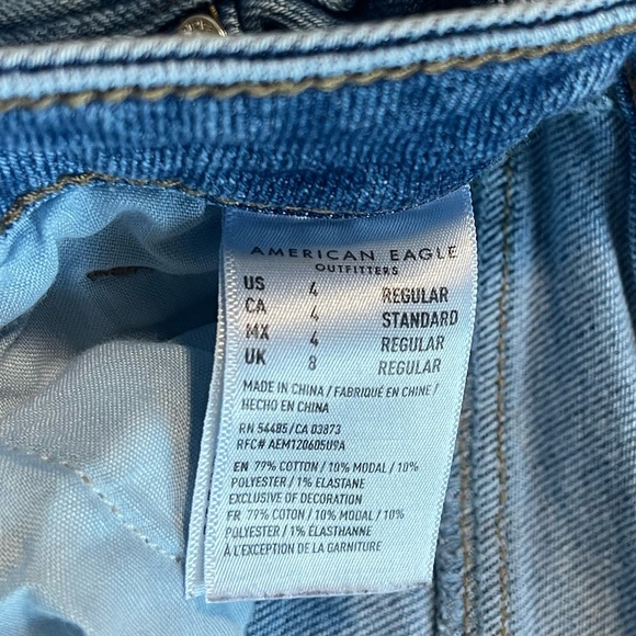 American Eagle Size 4 Regular “Mom Jean” - Picture 4 of 4